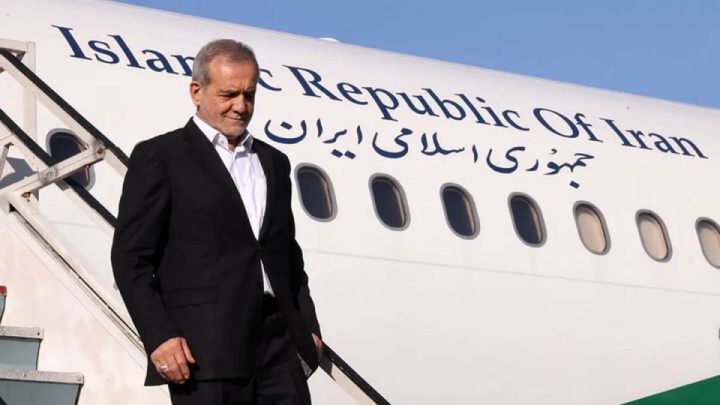 پزشکیان وارد بندرعباس شد