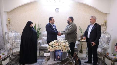 بانک صادرات ایران با تقدیم ۹۶ شهید نماد ایستادگی در کنار مردم است / آغاز افتخارآمیز تدوین تاریخ شفاهی شهدای بانک صادرات ایران