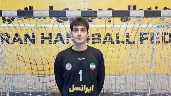 پرچمداری به دروازه بان هندبال رسید