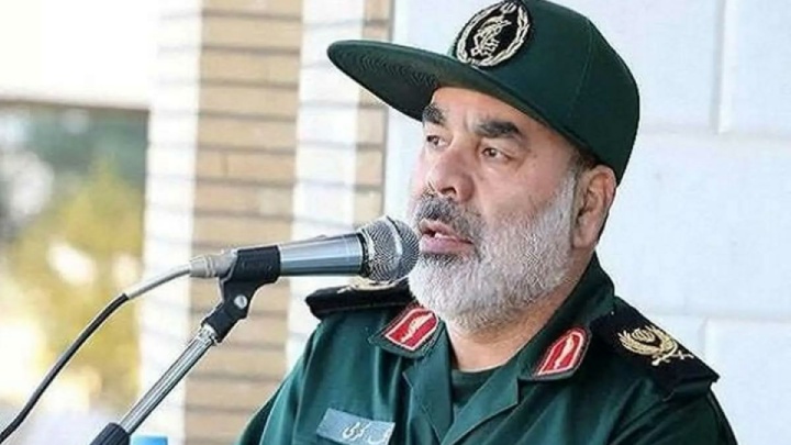 باید محکم در مقابل جبهه استکبار بایستیم/ اگر یک سری تجهیزات پیشرفته از دشمن دیدیم نباید عقب بکشیم