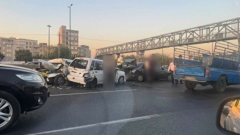 تصادف زنجیرهای و ترافیک سنگین در اتوبان آزادگان