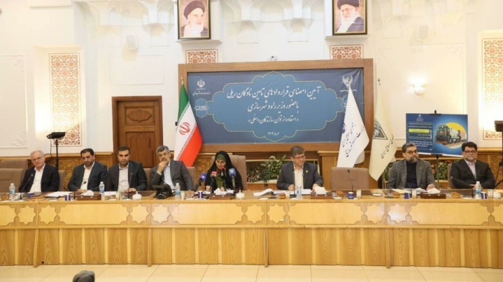 قرارداد تامین ناوگان ریلی به ارزش ۱۴.۵ همت امضا شد