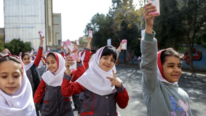 توزیع ۷۵ وعده شیر رایگان در سال تحصیلی جدید