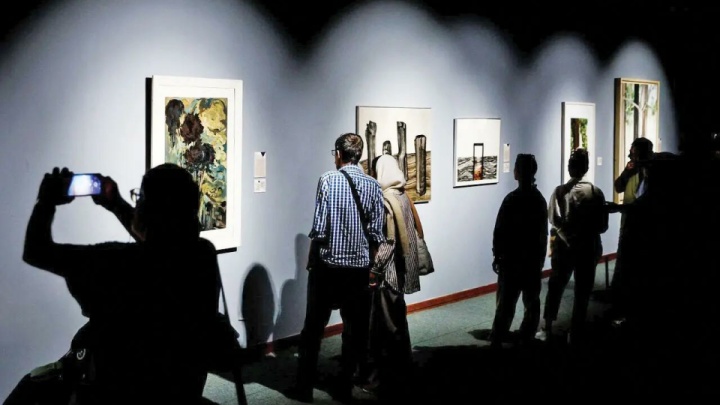 گزارشی از نمایشگاه «به گزارش زنان» در موزه هنرهای معاصر تهران