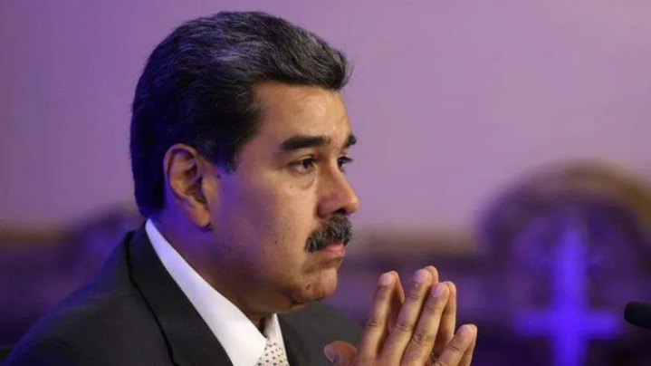 مادورو: اگر لازم باشد، برای دفاع از حاکمیت به سلاح متوسل می‌شویم/ ونزوئلا هرگز در برابر امپراتوری‌ها سر خم نخواهد کرد