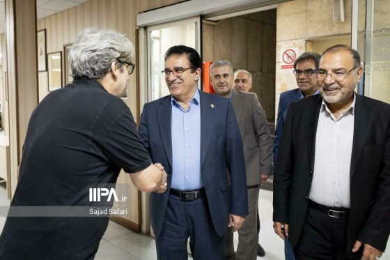 بازدید مشاور وزیر و دبیر شورای فرهنگ عمومی کشور از روزنامه ایران