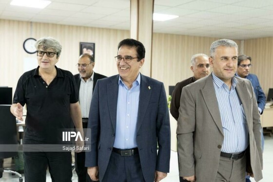 بازدید مشاور وزیر و دبیر شورای فرهنگ عمومی کشور از روزنامه ایران