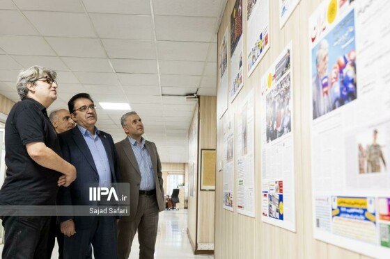 بازدید مشاور وزیر و دبیر شورای فرهنگ عمومی کشور از روزنامه ایران