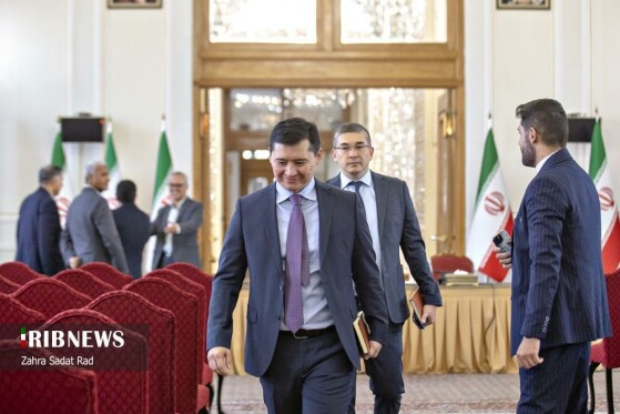 دیدار عراقچی با سفرا و روسای نمایندگیهای خارجی و بینالمللی مقیم تهران