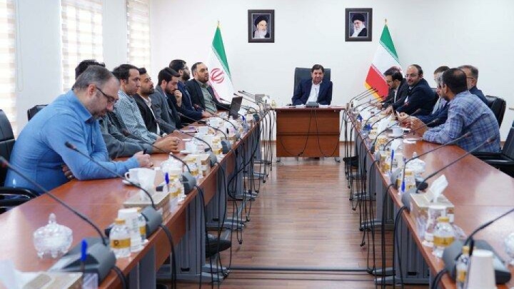 کارهای بزرگ ایران پس از انقلاب با نگاهی هنرمندانه معرفی شود