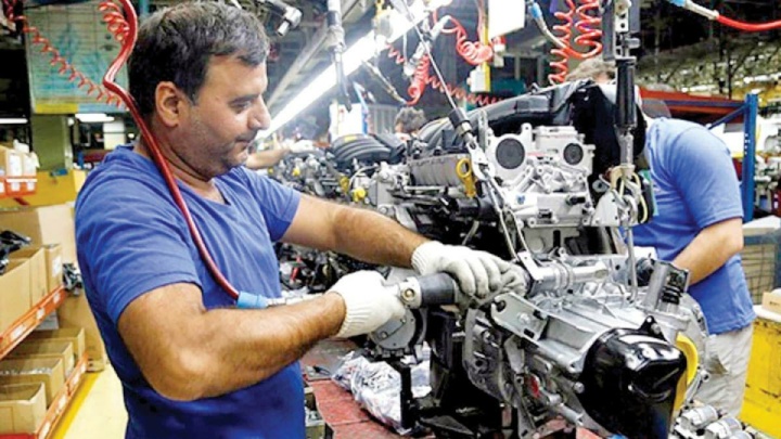 مواد اولیه داخلی گران‌تر از نرخ جهانی به قطعه‌سازان فروخته می‌شود