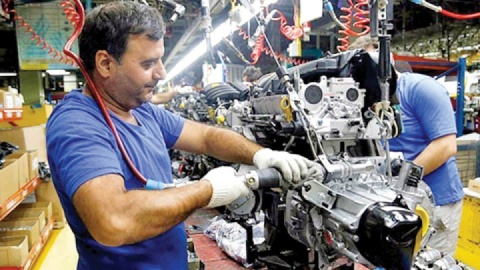 مواد اولیه داخلی گران‌تر از نرخ جهانی به قطعه‌سازان فروخته می‌شود