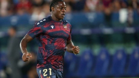 حضور اتایونگ در تیم آبی‌اناری‌ها