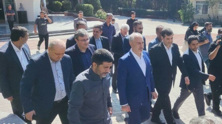 رئیس سازمان برنامه و بودجه از فدراسیون کشتی بازدید کرد