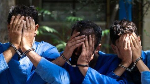 دستگیری پدر و ۲ پسر به اتهام توزیع داروی غیرمجاز