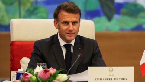 استقبال «مکرون» از آزادی شهروند فرانسوی بازداشت شده در ایران