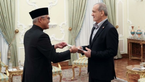 رئیس‌جمهور: تبدیل کشورهای اسلامی به ید واحده در گرو گسترش روابط همه جانبه آنهاست