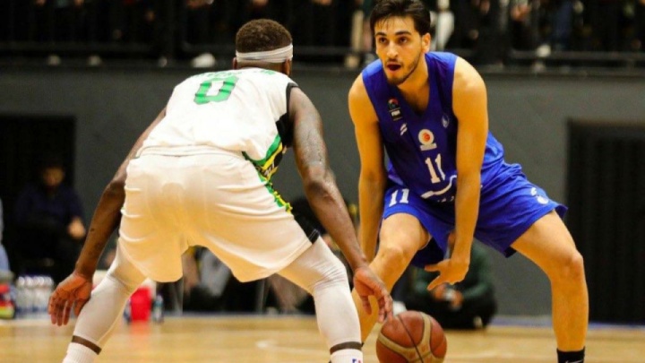 استقلال پرقدرت شروع کرد