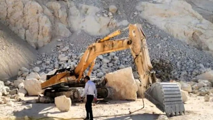 مرگ راننده بیل مکانیکی در سقوط از ارتفاع