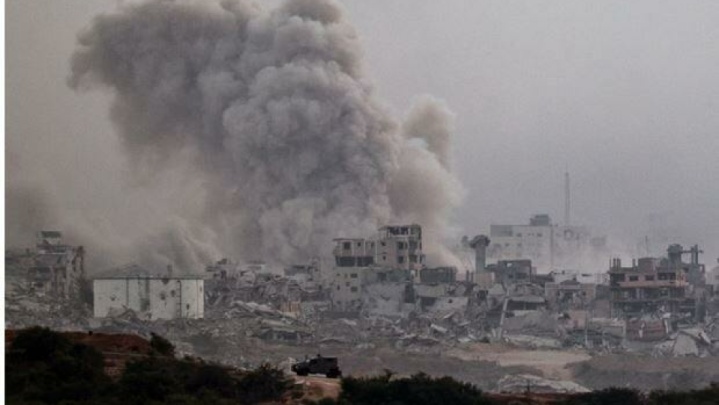 توافق صلح در شرم‌الشیخ است و حملات هوایی اسرائیل در غزه پس از اعلام آتش‌بس