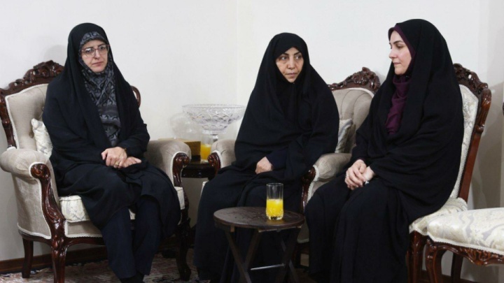 کاظمی پور به دیدار خانواده شهداء رفت