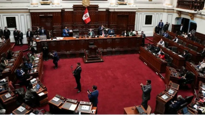 رئیس کنگره به عنوان رئیس‌جمهوری موقت سوگند یاد کرد