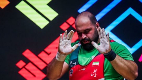 آیت شریفی از قهرمانی جهان انصراف داد