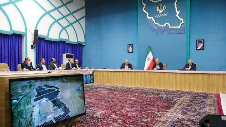 پزشکیان: پنل‌های خورشیدی نباید در گمرک بمانند