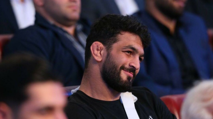 «برای ما، قهرمان همیشه قهرمانه؛ سرت سلامت گرگ پارسی»