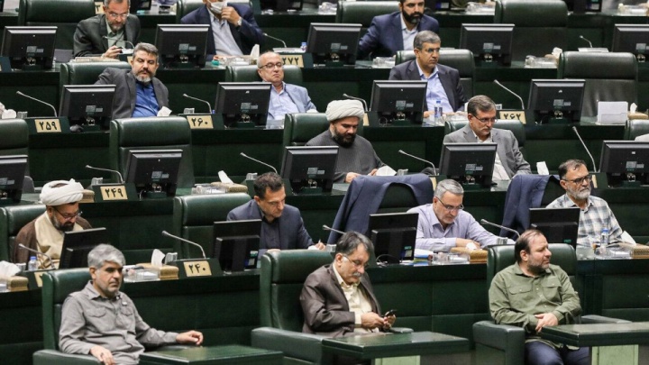 مجلس با یک ماده طرح ملی هوش مصنوعی موافقت کرد