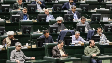 مجلس با یک ماده طرح ملی هوش مصنوعی موافقت کرد