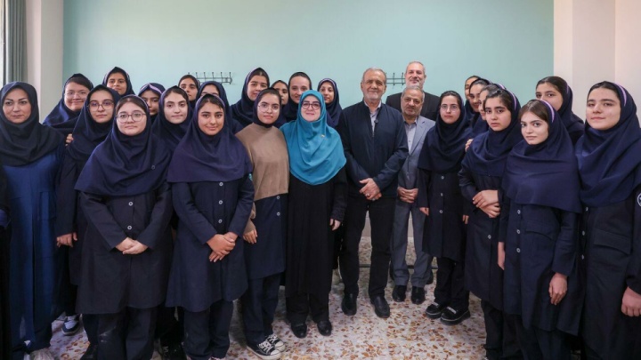 پزشکیان: شکستن قالب‌های ذهنی و باور به امکان تغییر، شرط اصلی هر تحول است