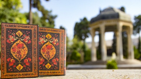 صدای سخن عشق