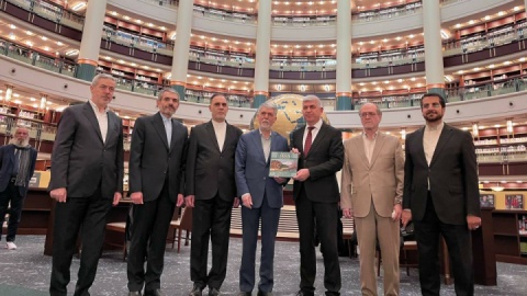 وزیر فرهنگ و ارشاد اسلامی از کتابخانه ملت در آنکارا بازدید کرد