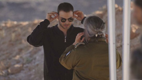 اسرای اسرائیلی سالم و خندان، فلسطینی‌ها با زخم و زنجیر