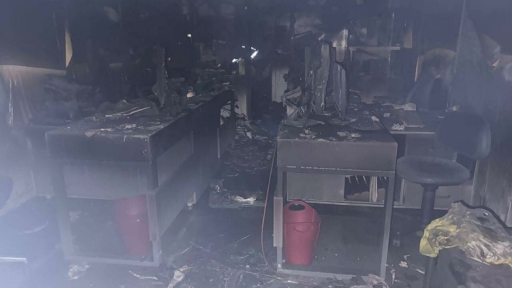 آتش‌سوزی در یک مغازه ۲.۵ طبقه در خیابان سعدی