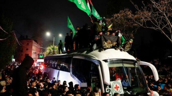 تبادل ۲۰ نفر با ۲۰۰۰ زندانی فلسطینی کلید خورد؛ ۷ اسیر اسرائیلی آزاد شدند