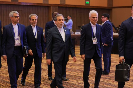 ورود سید عباس عراقچی وزیر امور خارجه به محل نشست وزرای امور خارجه جنبش عدم تعهد