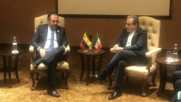 دیدار عراقچی و وزیر خارجه ونزوئلا در کامپالا