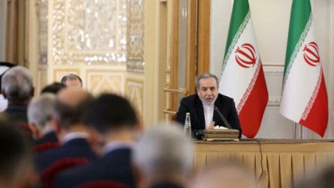 عراقچی به اوگاندا رفت