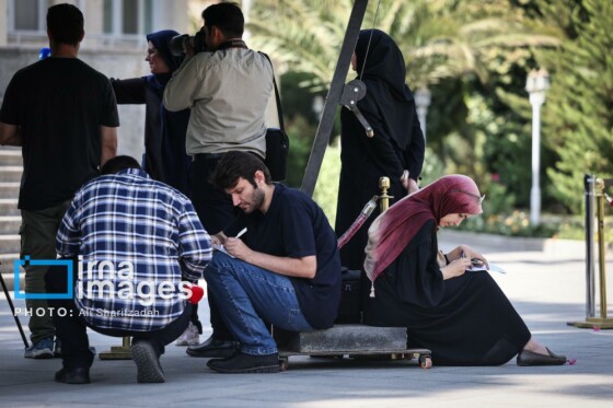 اعضای هیأت دولت در جمع خبرنگاران