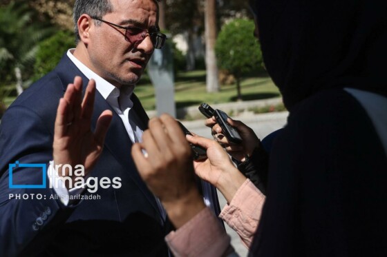 اعضای هیأت دولت در جمع خبرنگاران