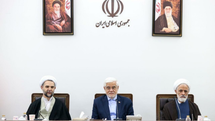 عارف: تأمین کالاهای اساسی در اولویت دولت قرار دارد/ ضرورت مقابله با گران‌فروشی