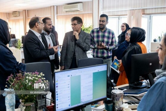 بازدید مدیر عامل شستا از روزنامه ایران