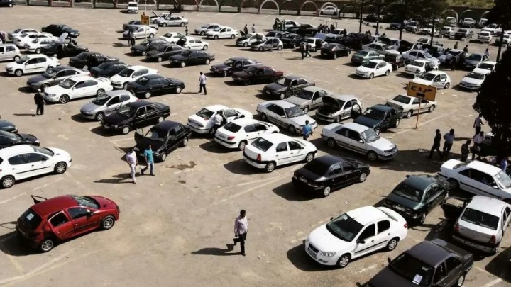 آینده بازار خودرو در انتظار تصمیمات دولت و نرخ ارز