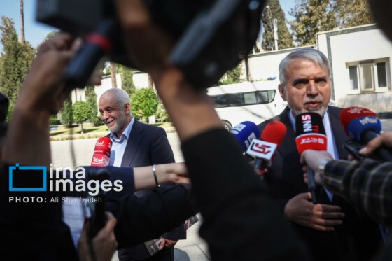 اعضای هیأت دولت در جمع خبرنگاران