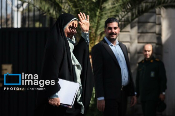 اعضای هیأت دولت در جمع خبرنگاران