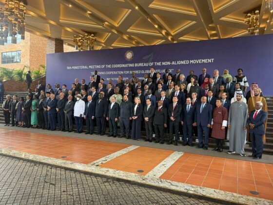 عکس دسته جمعی شرکت کنندگان در نوزدهمین نشست میان دوره ای وزرای خارجه جنبش عدم تعهد در کامپالا