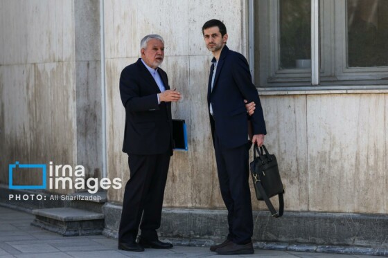 اعضای هیأت دولت در جمع خبرنگاران