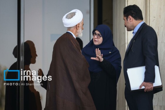 اعضای هیأت دولت در جمع خبرنگاران